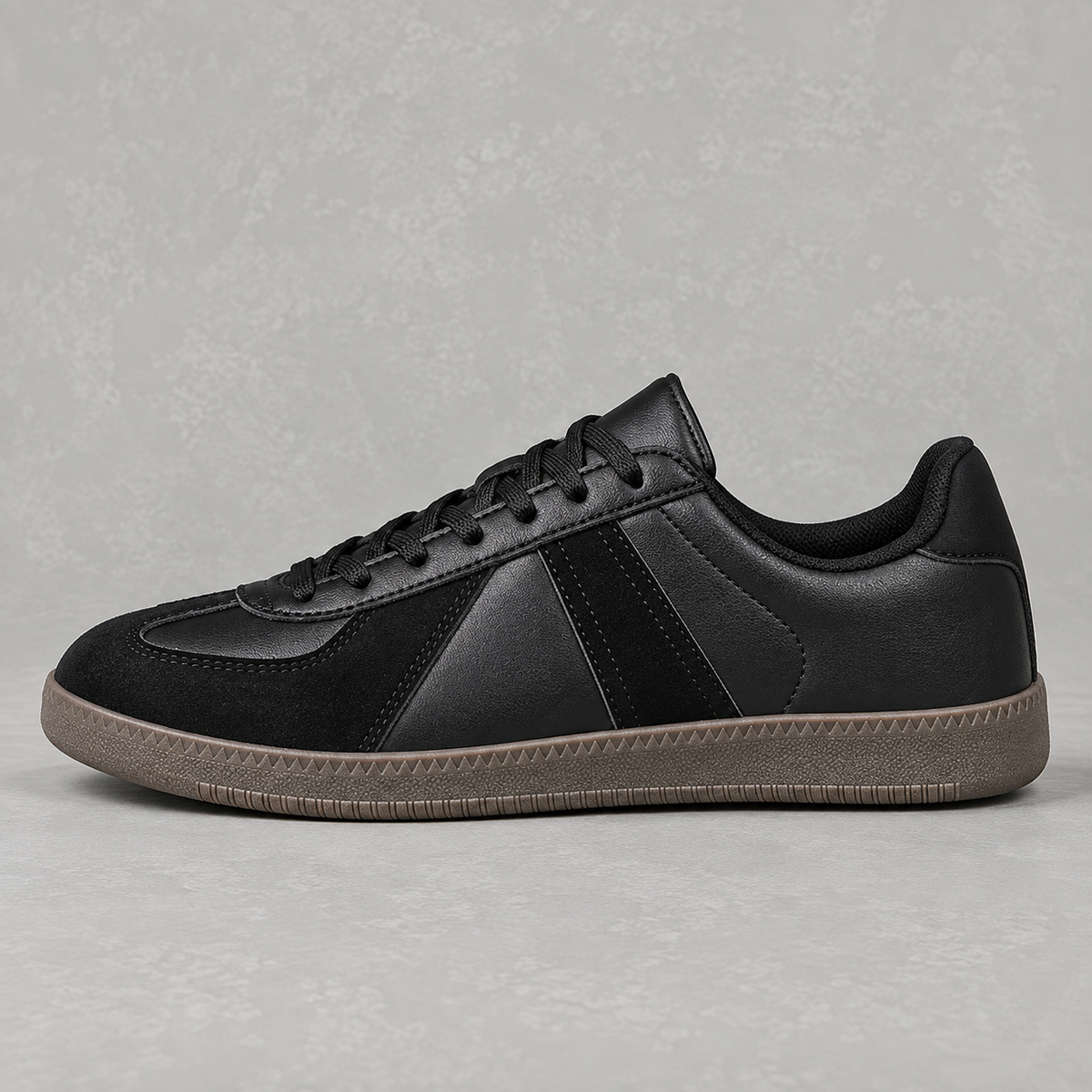 Unisex Retro Trainers – German-Style Low Top Lace-Up Shoes