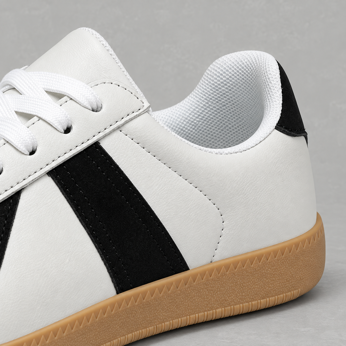 Unisex Retro Trainers – German-Style Low Top Lace-Up Shoes